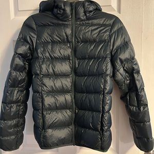 Aritzia TNA Little Puff Small Scarab Dark Green